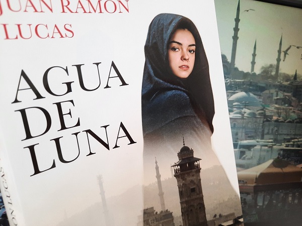 portada libro Juan Ramón Lucas, 'Agua de Luna'