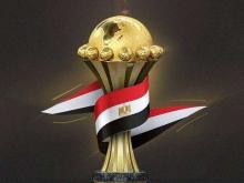 trofeo copa de africa envuelta bandera de Egipto