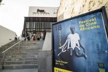 Entrada teatro Alameda de Tarifa con cartel del FCAT 2021