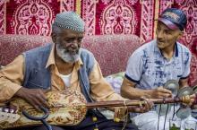 El Gourd con su guitarra y música gnawa
