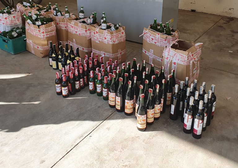 botellas y cajas con vinos adulterados en Marruecos
