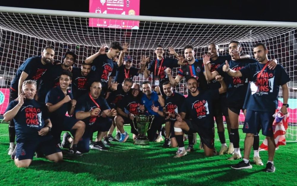 Jugadores y cuerpo técnico del OCS celebran la Copa del Trono