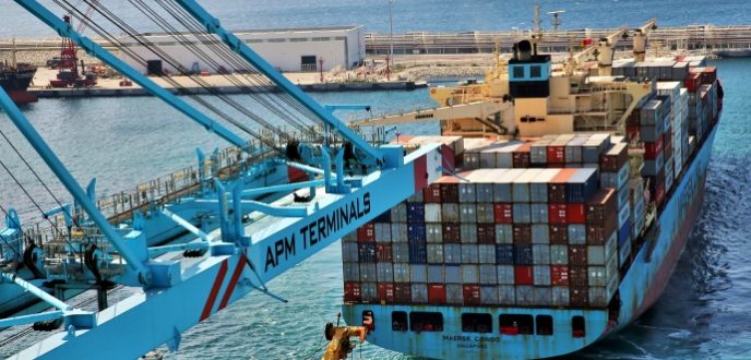 puerto tánger med contenedores