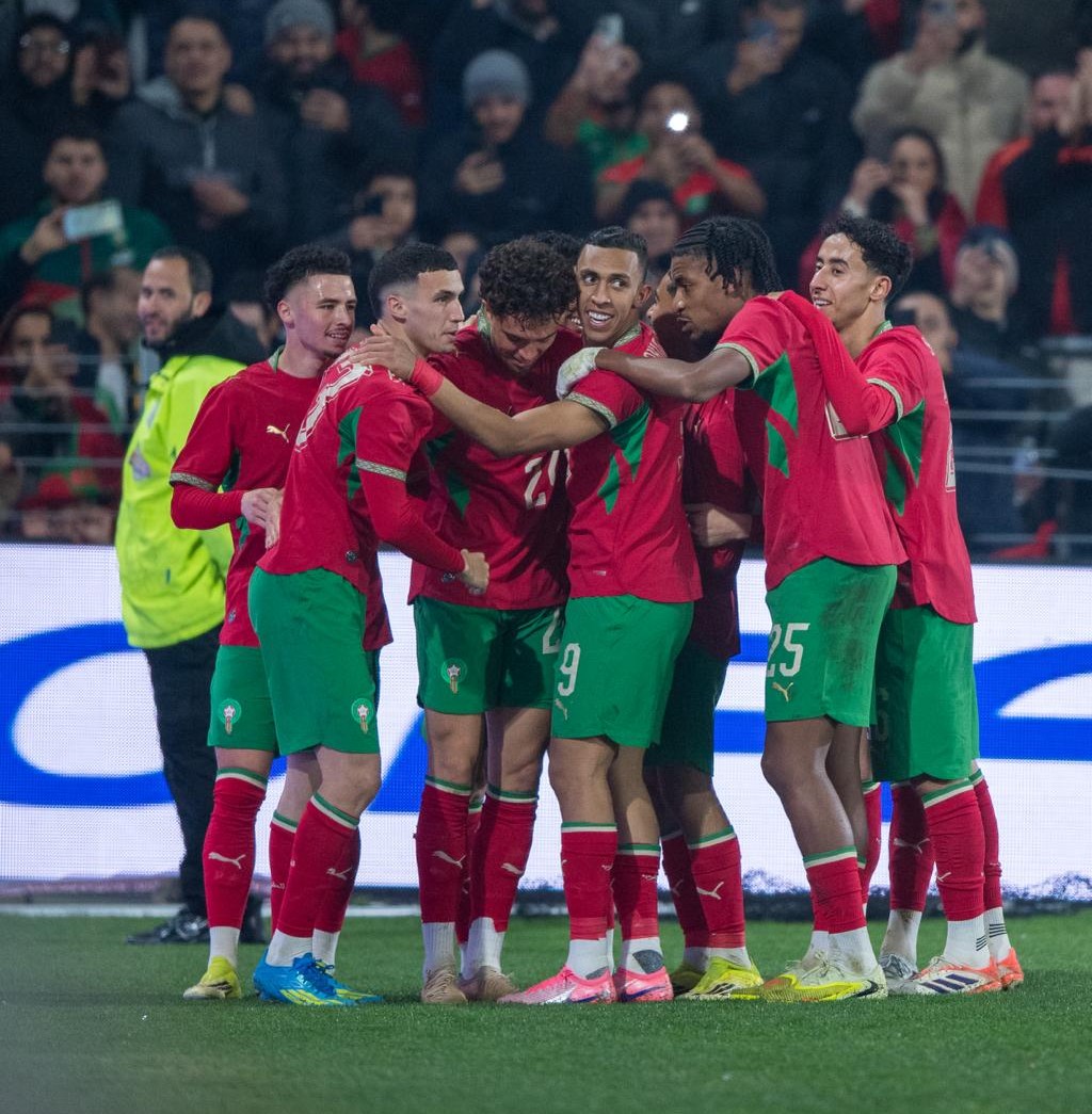 Jugadores de Marruecos celebran un gol