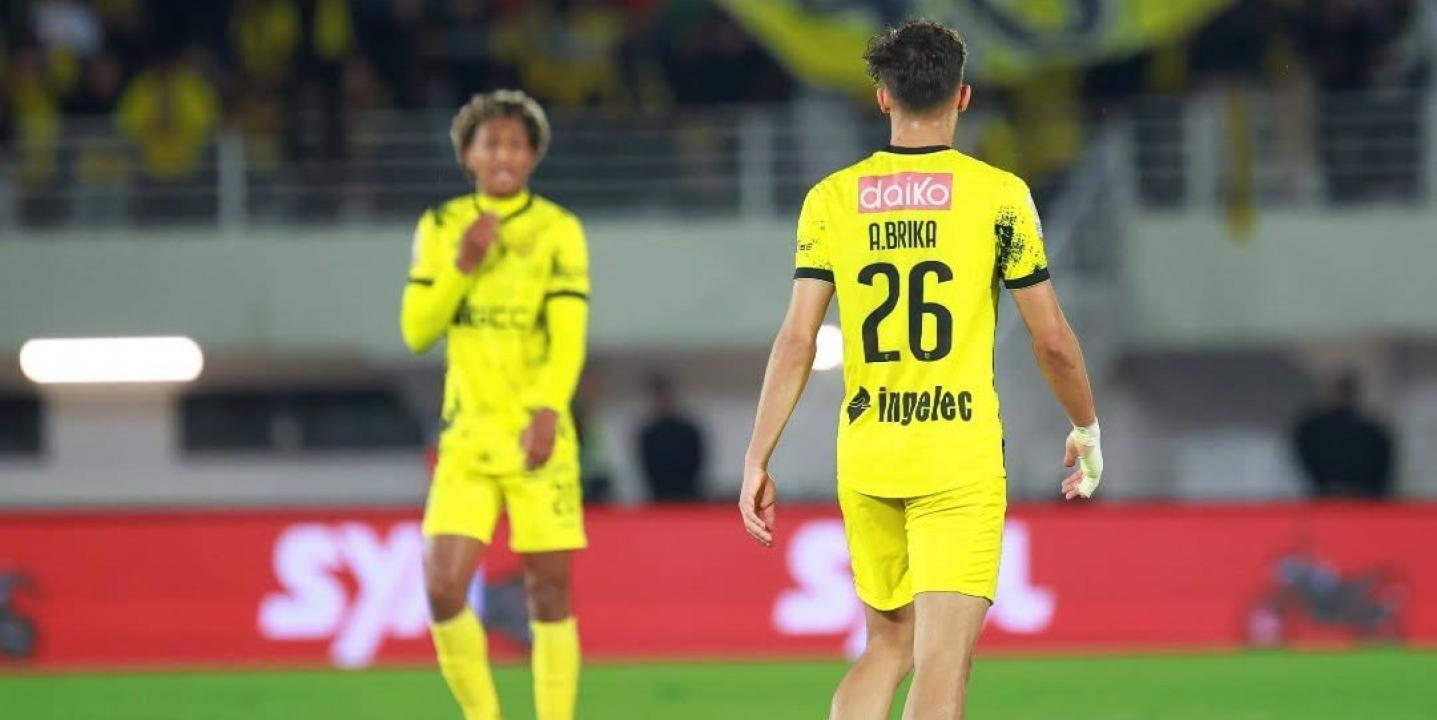 jugadores MAS Fez en su estadio