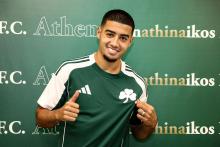 Anass Zaroury con la camiseta del PAO